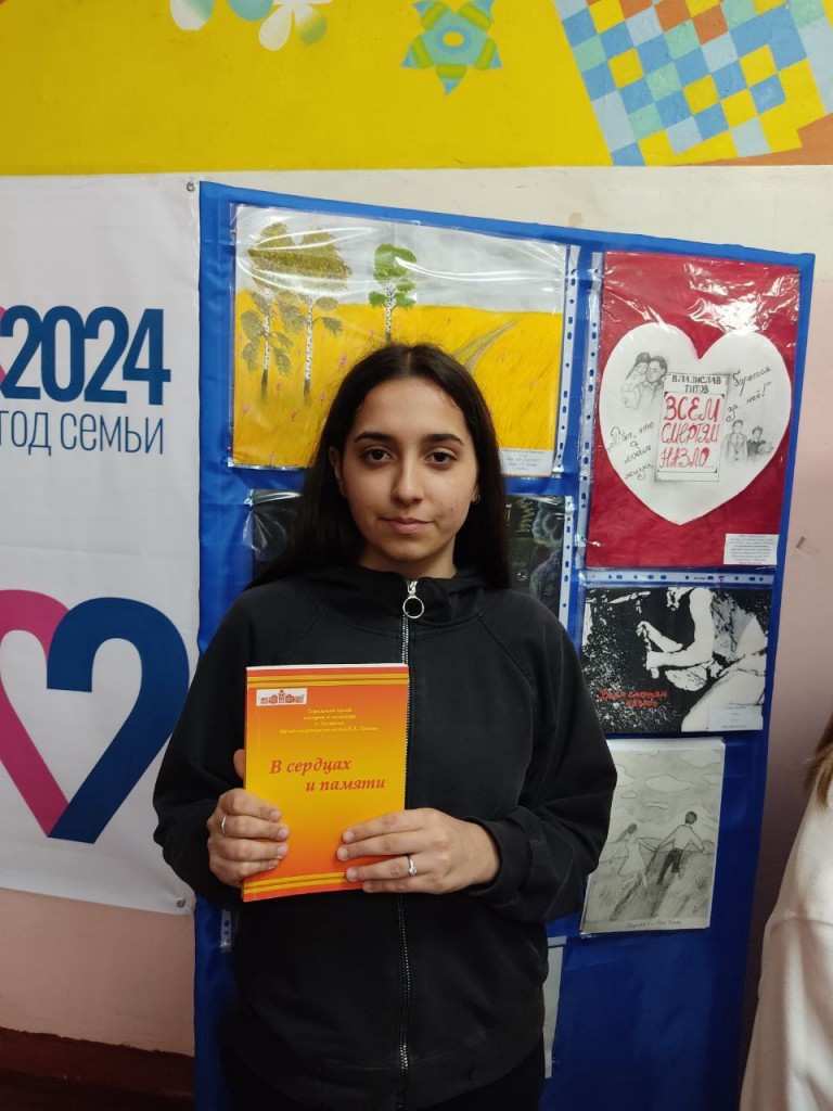 photo_5334735168935684402_y