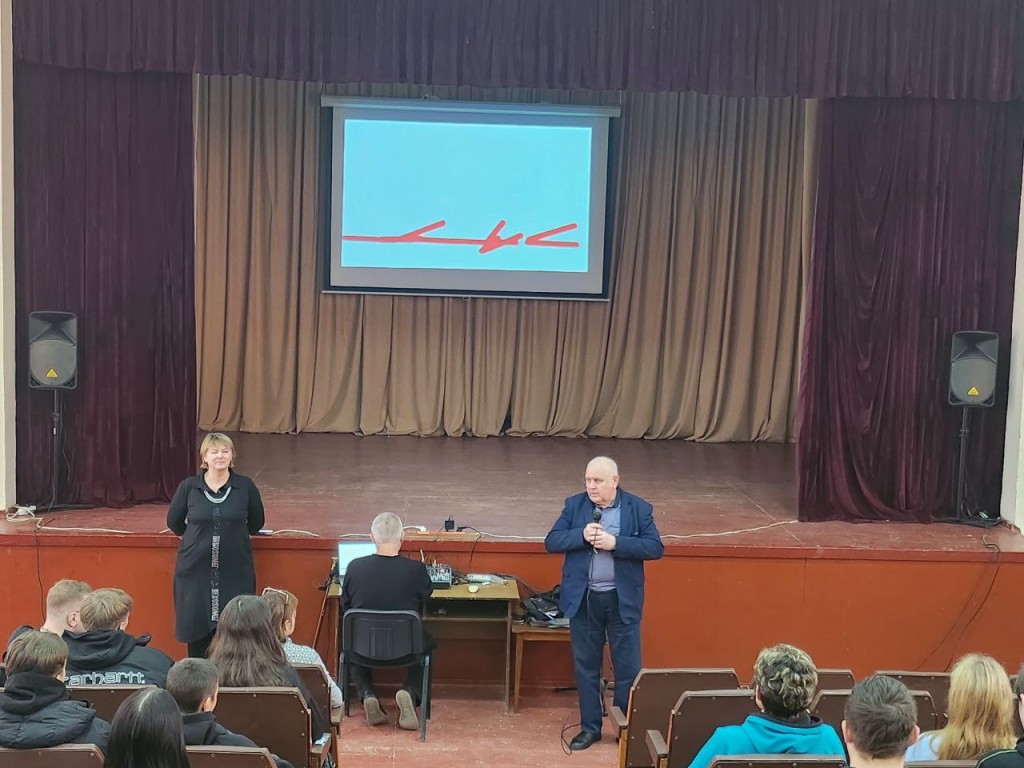 photo_5262848845308619961_y